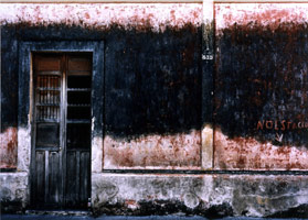 Untitled Mexico (530),ed. 2/6, 2001 / 
c-print on plexiglass with UV laminant / 
36 5/8 x 48 1/16 in (93 x 122.1 cm) / 
37 3/4 x 49 in (95.9 x 124.5 cm) (framed) / 
Private collection

