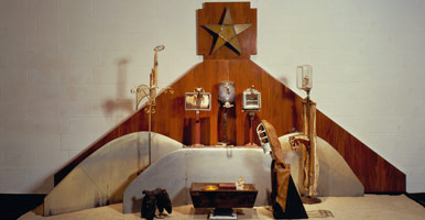 Edward Kienholz / 
The Nativity, 1961 / 
mixed media / 
101 1/2 x 180 x 56 1/2 in. (257.8 x 457.2 x 143.5 cm) / 
Private collection