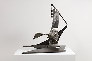 Mark di Suvero / 
Hamaric, 2010 / 
Cor-ten steel, stainless steel, shackle and chain / 
38 x 46 x 50 in. (96.5 x 116.8 x 127 cm)