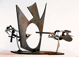 Mark di Suvero / 
Sisters, 2003 / 
Steel and stainless steel / 
52 x 70 x 49 in (132.1 x 177.8 x 124.5 cm) / 
Nancy A. Nasher and David J. Haemisegger Collection
