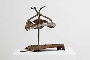 Mark di Suvero / 
Pizzicare, 2013 / 
steel, stainless steel / 
22 3/4 x 19 1/4 x 12 1/4 in. (57.8 x 48.9 x 31.1 cm) / 
Collection San José Museum of Art