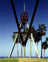 Mark di Suvero / 
Declaration (formerly Voxal), 1999 - 2001 / 
steel / 
726 in. (1844 cm) high